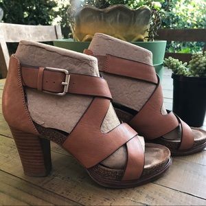 Sofft size 6 leather brown heels/sandals